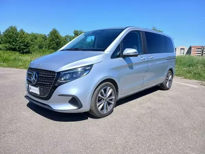 Usado Mercedes V220 Style 163 CV (119 kW) 2025 Plateado Monovolumen