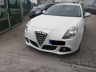 Usata Alfa Romeo Giulietta Business 105 CV (77 kW) 2013 Bianco Utilitaria