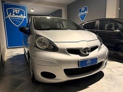 Usata Toyota Aygo 72 CV (52 kW) 2012 Grigio Utilitaria