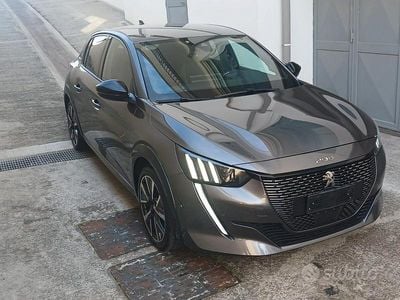 Usata Peugeot 208 GT 101 CV (74 kW) 2022 Grigio Utilitaria