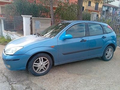 Usata Ford Focus 100 CV (73 kW) 2004 Blu Utilitaria