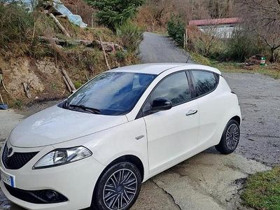 Usata Lancia Ypsilon 95 CV (69 kW) 2018 Bianco Utilitaria