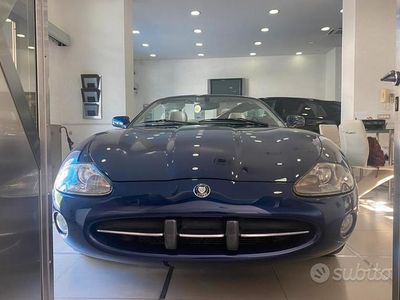 Usata Jaguar XK8 284 CV (208 kW) 2001 Blu Cabrio