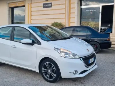 Usata Peugeot 208 Allure 95 CV (69 kW) 2015 Bianco Utilitaria
