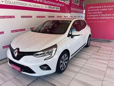 Begagnad Renault Clio V Business 101 HK (74 kW) 2020 Vit Sedan