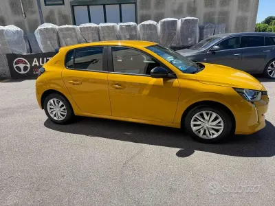 Usata Peugeot 208 Active 75 CV (55 kW) 2023 Giallo Utilitaria