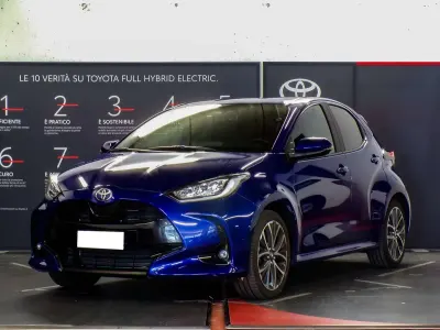 Usata Toyota Yaris Hybrid Lounge 92 CV (67 kW) 2024 Blu/azzurro Berlina