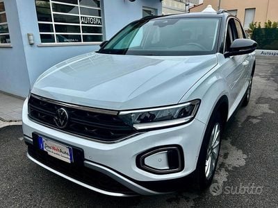 Usata VW T-Roc Life 110 CV (80 kW) 2023 Bianco SUV