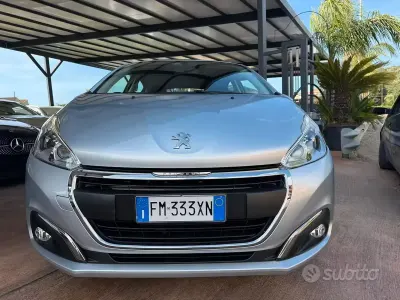 Usata Peugeot 208 Active 82 CV (60 kW) 2018 Grigio Utilitaria
