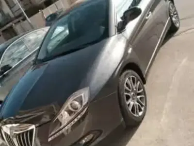 Usata Lancia Delta 120 CV (88 kW) 2010 Utilitaria