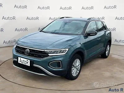 Begagnad VW T-Roc Life 150 HK (110 kW) 2024 Grön SUV