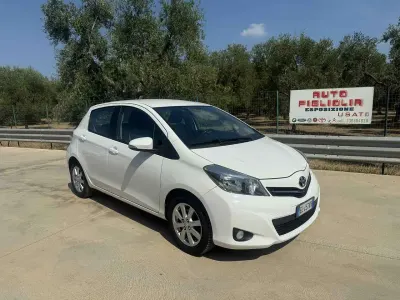 Usata Toyota Yaris Active 69 CV (50 kW) 2012 Bianco Utilitaria