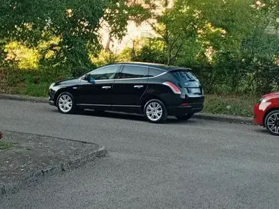 Usata Lancia Delta 120 CV (88 kW) 2011 Nero Utilitaria