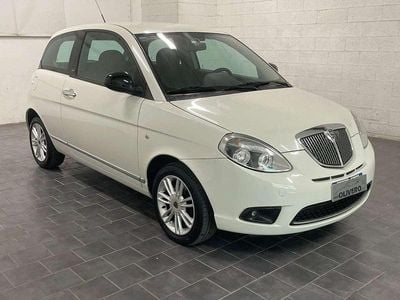 Usata Lancia Ypsilon 75 CV (55 kW) 2012 Bianco Utilitaria