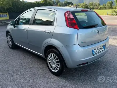 Usata Fiat Grande Punto Dynamic 77 CV (56 kW) 2009 Grigio Utilitaria