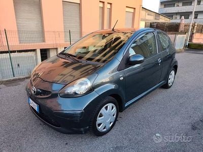 Usata Toyota Aygo 67 CV (49 kW) 2008 Grigio Utilitaria