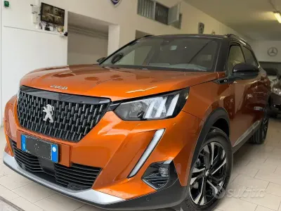 Usata Peugeot 2008 Allure 101 CV (74 kW) 2021 Marrone SUV