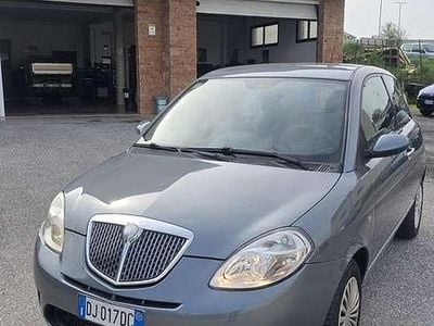 Usata Lancia Ypsilon 90 CV (66 kW) 2007 Grigio Utilitaria