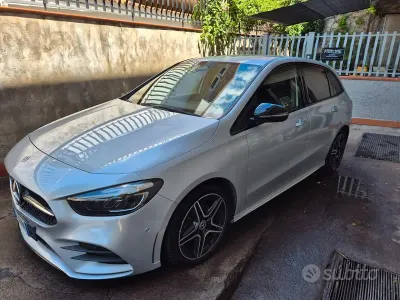 Usata Mercedes B180 AMG Line Premium Plus 116 CV (85 kW) 2023 Grigio Utilitaria