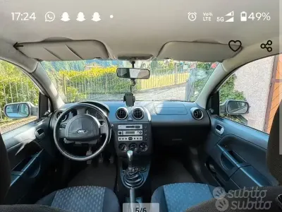 Usata Ford Fiesta 80 CV (58 kW) 2004 Grigio Utilitaria