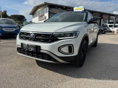 Usata VW T-Roc Life 110 CV (80 kW) 2023 Bianco SUV