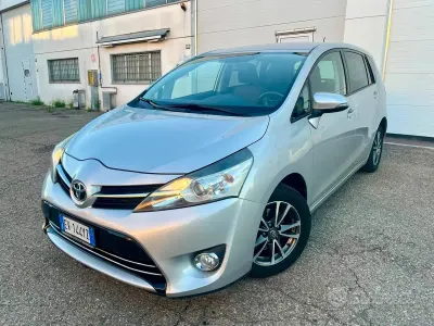 Usata Toyota Verso Active 111 CV (81 kW) 2014 Grigio Monovolume