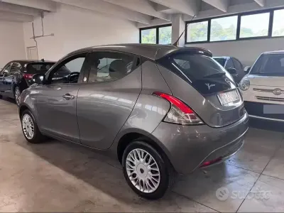 Usata Lancia Ypsilon 60 CV (44 kW) 2017 Grigio Utilitaria