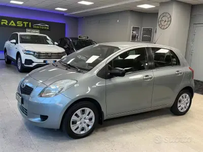 Begagnad Toyota Yaris Sol 69 HK (50 kW) 2007 Grå Halvkombi