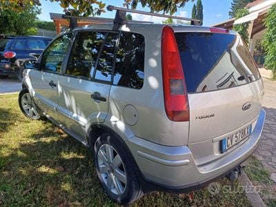 Usata Ford Fusion 68 CV (50 kW) 2005 Grigio Monovolume