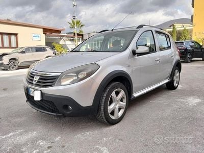 Usata Dacia Sandero Stepway 85 CV (62 kW) 2012 Grigio Berlina