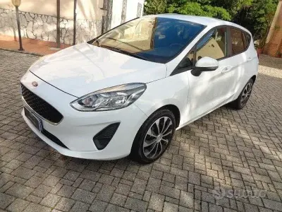 Usata Ford Fiesta 85 CV (62 kW) 2018 Bianco Utilitaria