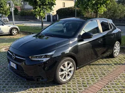 Usata Opel Corsa Edition 101 CV (74 kW) 2021 Nero Utilitaria