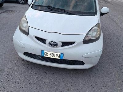 Usata Toyota Aygo 67 CV (49 kW) 2007 Bianco Utilitaria