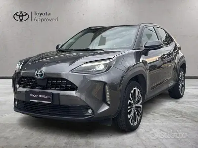 Usata Toyota Yaris Cross Lounge 116 CV (85 kW) 2022 Grigio SUV