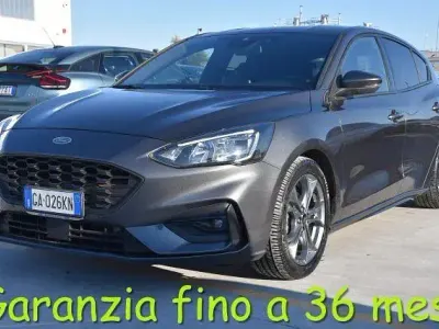 Usata Ford Focus ST-Line 120 CV (88 kW) 2020 Grigio Berlina