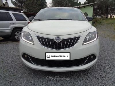 Begagnad Lancia Ypsilon 69 HK (50 kW) 2023 Grå Halvkombi