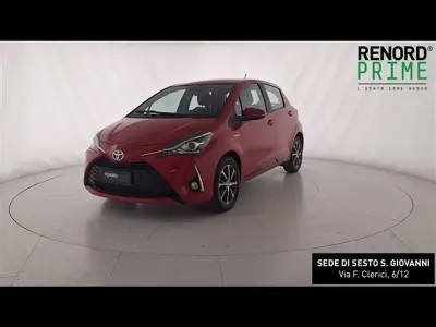 Usata Toyota Yaris Hybrid Active 73 CV (53 kW) 2018 Rosso Berlina