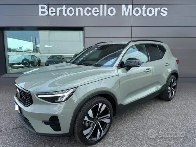 Usata Volvo XC40 Plus 197 CV (144 kW) 2023 Grigio SUV