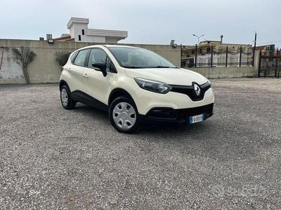 Usata Renault Captur 90 CV (66 kW) 2015 Beige SUV