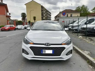 Usata Hyundai i20 73 CV (53 kW) 2019 Bianco Utilitaria
