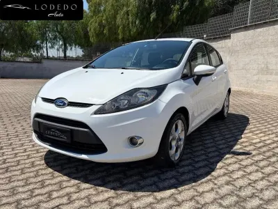 Usata Ford Fiesta Titanium 60 CV (44 kW) 2012 Bianco Berlina