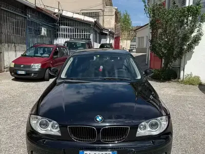 Usata BMW 118 122 CV (89 kW) 2006 Nero Utilitaria