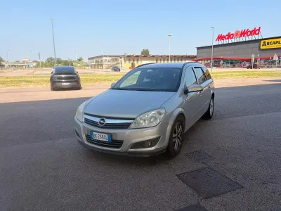 Usata Opel Astra Enjoy 90 CV (66 kW) 2008 Argento Station wagon