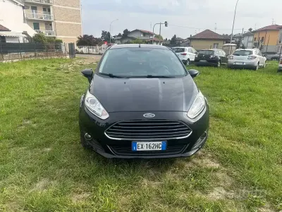 Usata Ford Fiesta Titanium 75 CV (55 kW) 2014 Nero Utilitaria