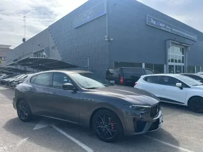 Usata Maserati Levante 250 CV (183 kW) 2020 Grigio SUV