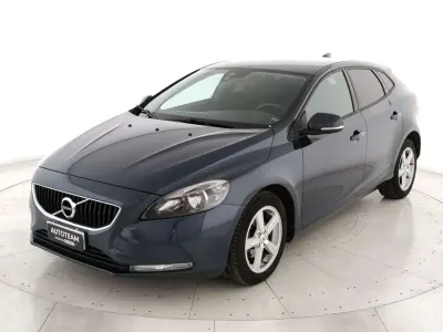 Usata Volvo V40 Business Edition 120 CV (88 kW) 2017 Blu Berlina