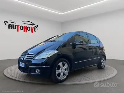 Usata Mercedes A180 Elegance 116 CV (85 kW) 2011 Nero Utilitaria