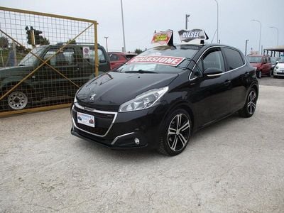 Usata Peugeot 208 GT-line 100 CV (73 kW) 2016 Nero Utilitaria