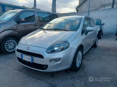 Usata Fiat Punto Lounge 69 CV (50 kW) 2014 Grigio Utilitaria
