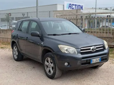 Usata Toyota RAV4 136 CV (100 kW) 2007 Grigio SUV